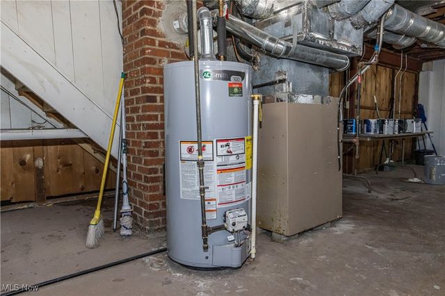 33 Pierce Avenue, Cuyahoga Falls, OH 44221