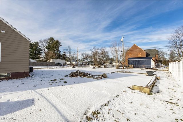 33 Pierce Avenue, Cuyahoga Falls, OH 44221