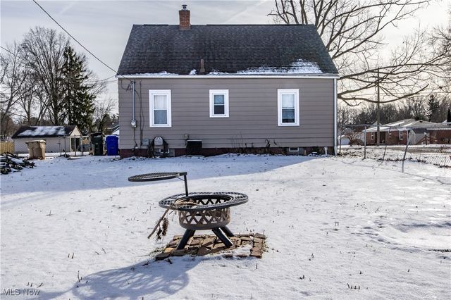 33 Pierce Avenue, Cuyahoga Falls, OH 44221