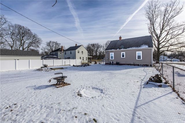 33 Pierce Avenue, Cuyahoga Falls, OH 44221