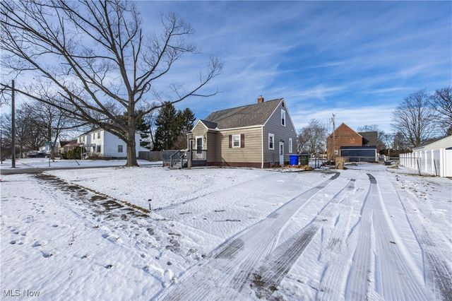 33 Pierce Avenue, Cuyahoga Falls, OH 44221