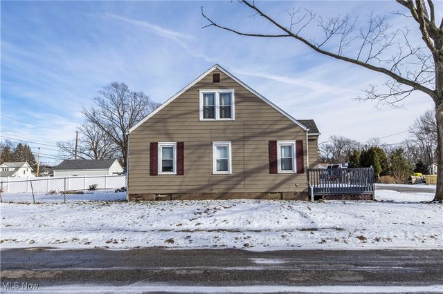 33 Pierce Avenue, Cuyahoga Falls, OH 44221