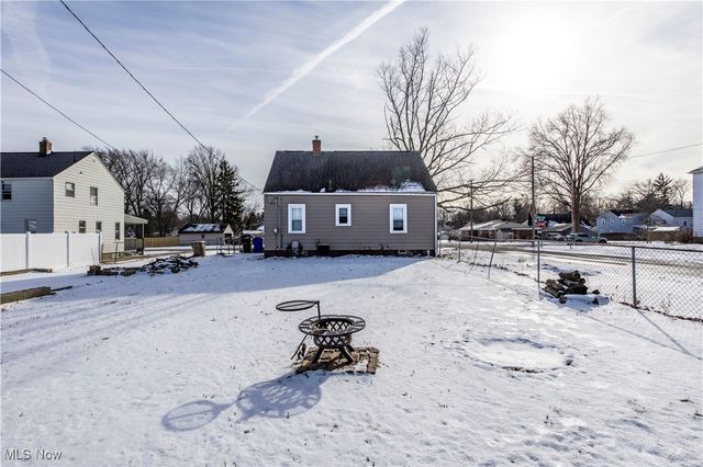 33 Pierce Avenue, Cuyahoga Falls, OH 44221