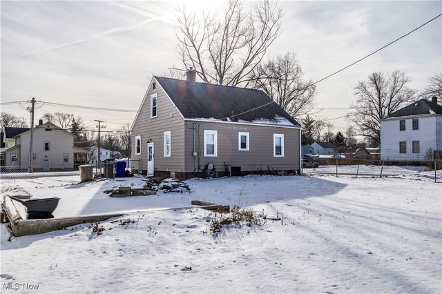 33 Pierce Avenue, Cuyahoga Falls, OH 44221