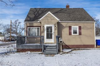 33 Pierce Avenue, Cuyahoga Falls, OH 44221