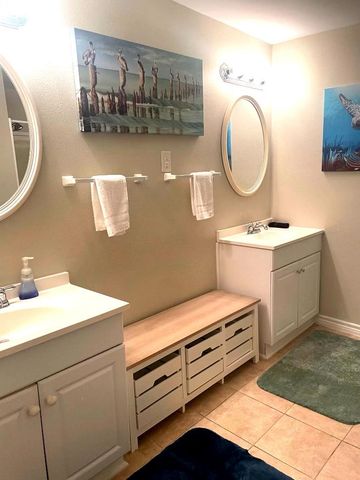 230 N Houston St, Aransas Pass, TX 78336