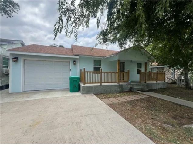 230 N Houston St, Aransas Pass, TX 78336