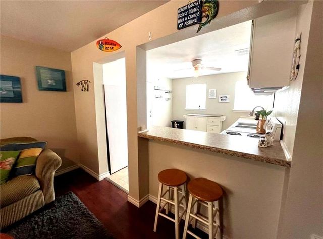 230 N Houston St, Aransas Pass, TX 78336