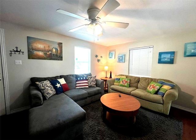 230 N Houston St, Aransas Pass, TX 78336