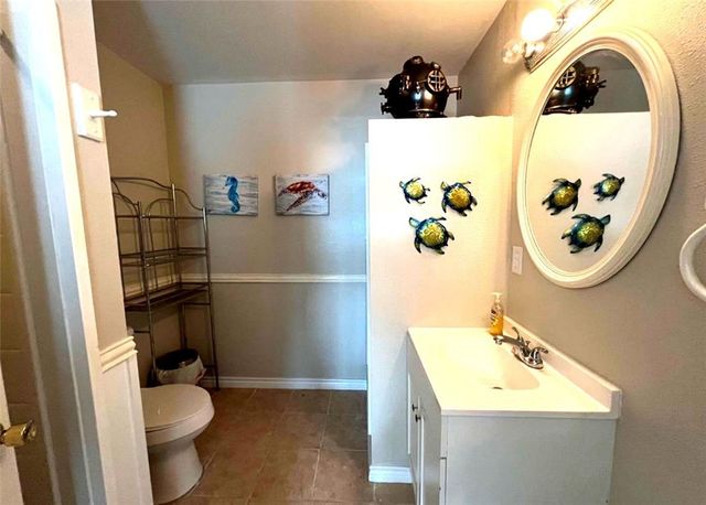 230 N Houston St, Aransas Pass, TX 78336