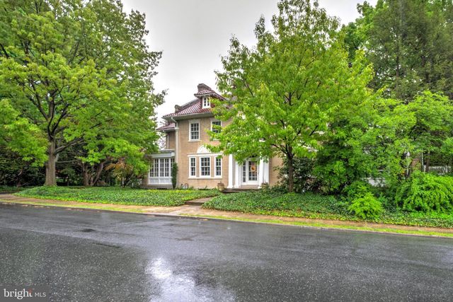 2 E HIGH ST, Lebanon, PA 17042