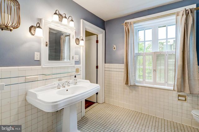 2 E HIGH ST, Lebanon, PA 17042
