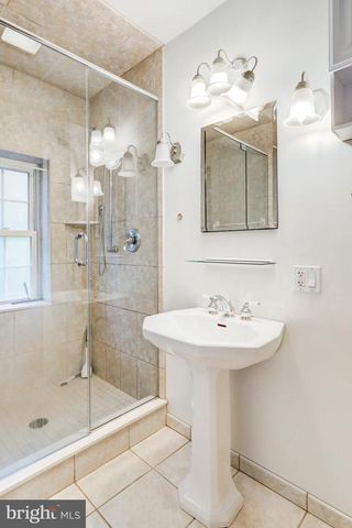 2 E HIGH ST, Lebanon, PA 17042