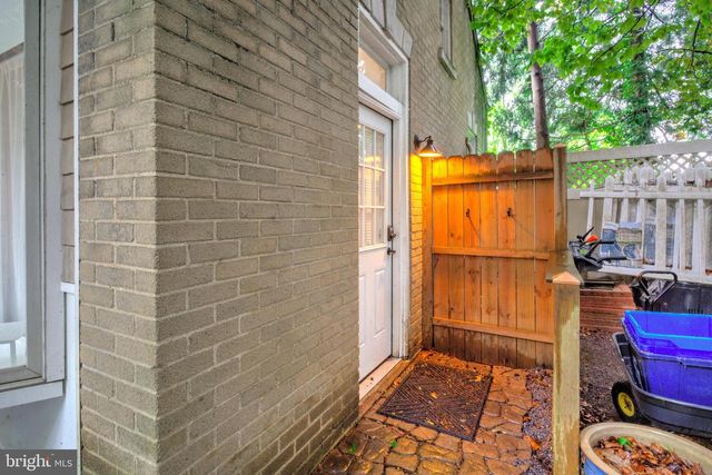 2 E HIGH ST, Lebanon, PA 17042