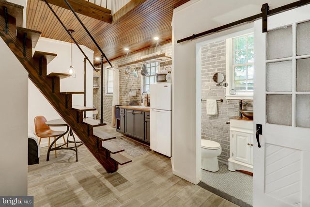 2 E HIGH ST, Lebanon, PA 17042