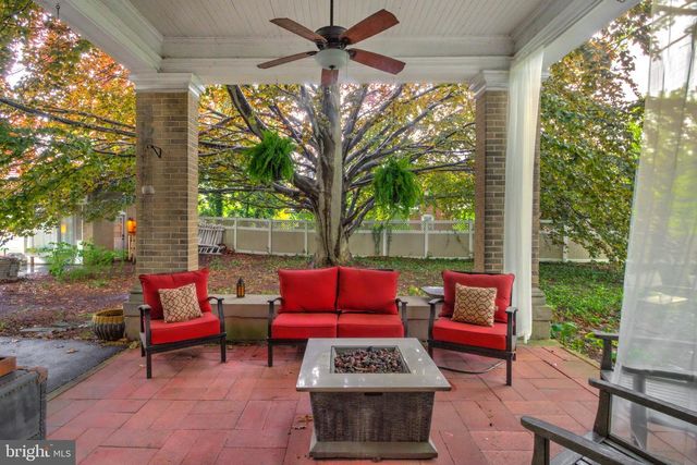 2 E HIGH ST, Lebanon, PA 17042
