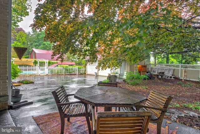 2 E HIGH ST, Lebanon, PA 17042