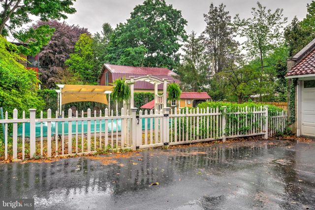 2 E HIGH ST, Lebanon, PA 17042