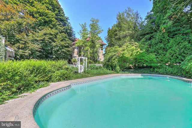2 E HIGH ST, Lebanon, PA 17042