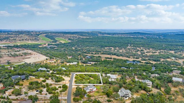 927 Debco LN, Spicewood, TX 78669