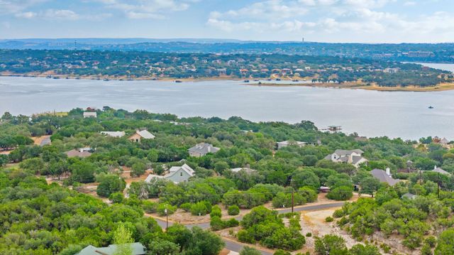 927 Debco LN, Spicewood, TX 78669