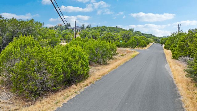 927 Debco LN, Spicewood, TX 78669