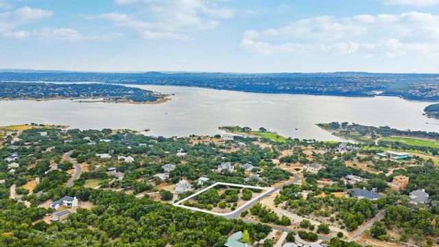 927 Debco LN, Spicewood, TX 78669