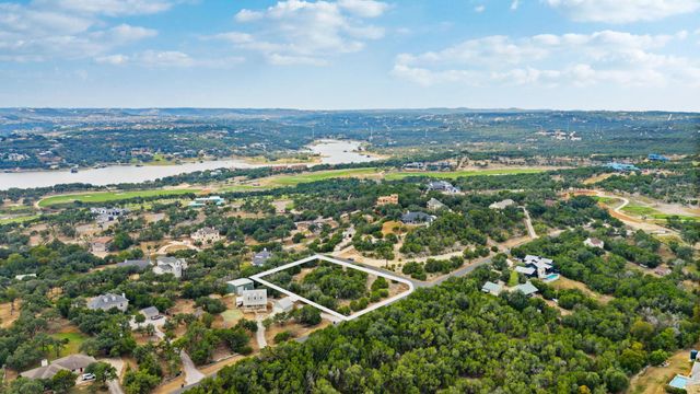 927 Debco LN, Spicewood, TX 78669
