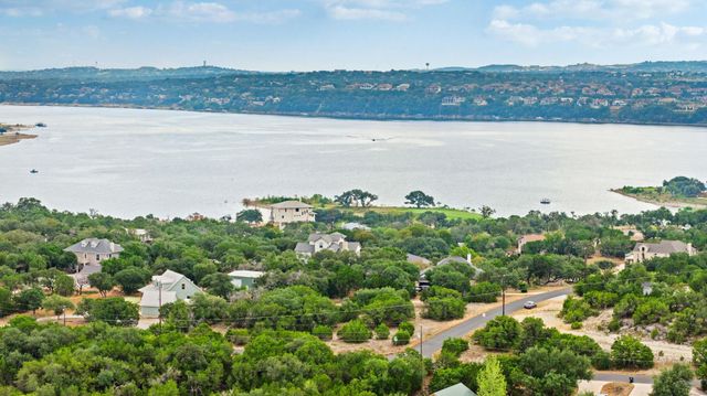 927 Debco LN, Spicewood, TX 78669