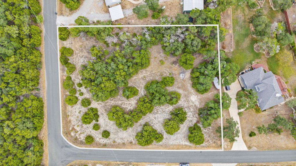 927 Debco LN, Spicewood, TX 78669