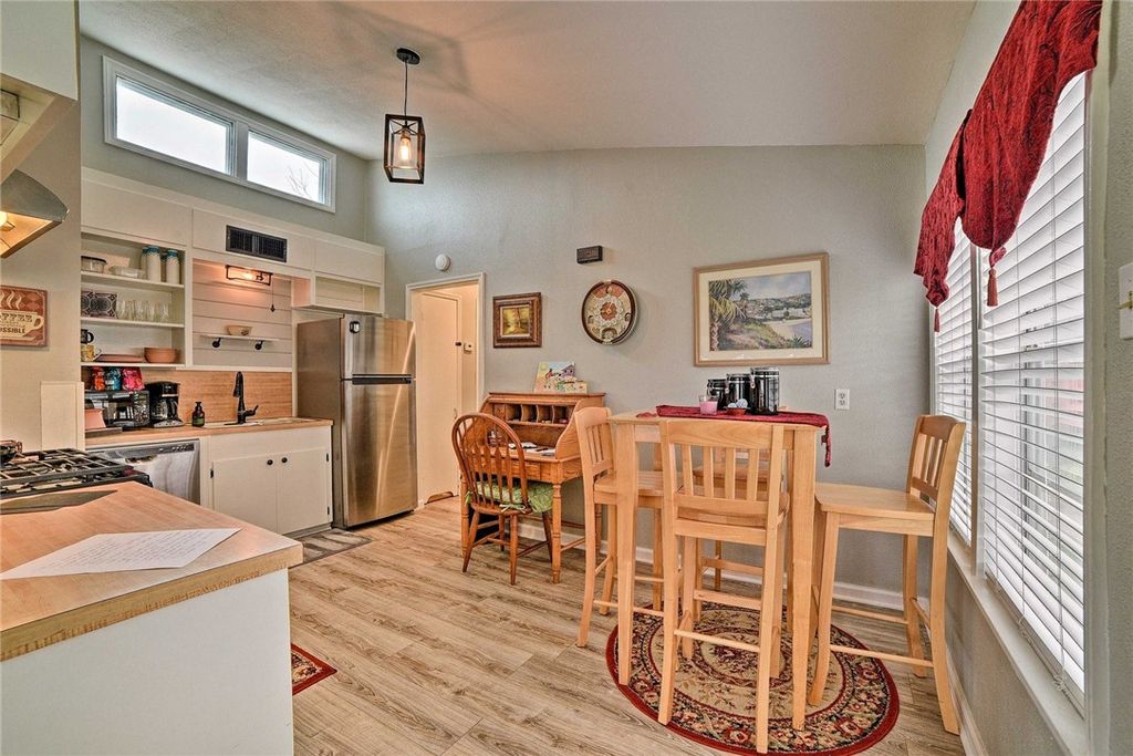 502 Waverly Dr, Corpus Christi, TX 78412 — photo 3