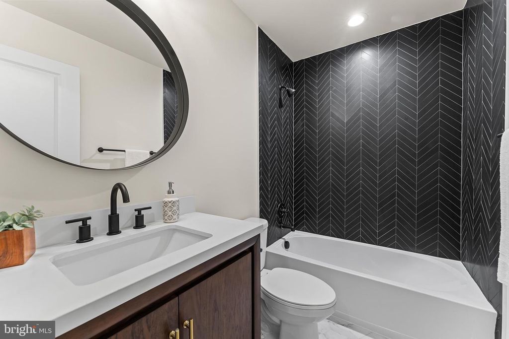 15262 NARROW PATH, Bowling Green, VA 22427