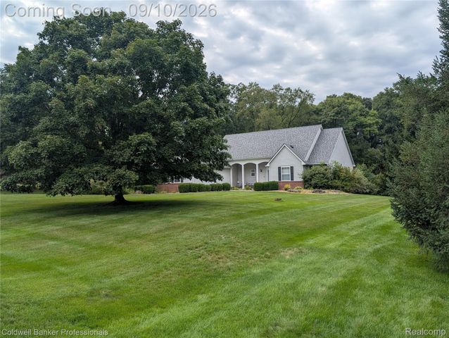 8146 Kimble Drive, Hamburg Township, MI 48169