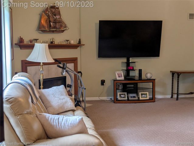 8146 Kimble Drive, Hamburg Township, MI 48169