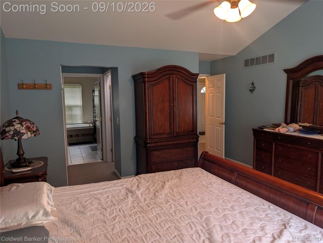 8146 Kimble Drive, Hamburg Township, MI 48169