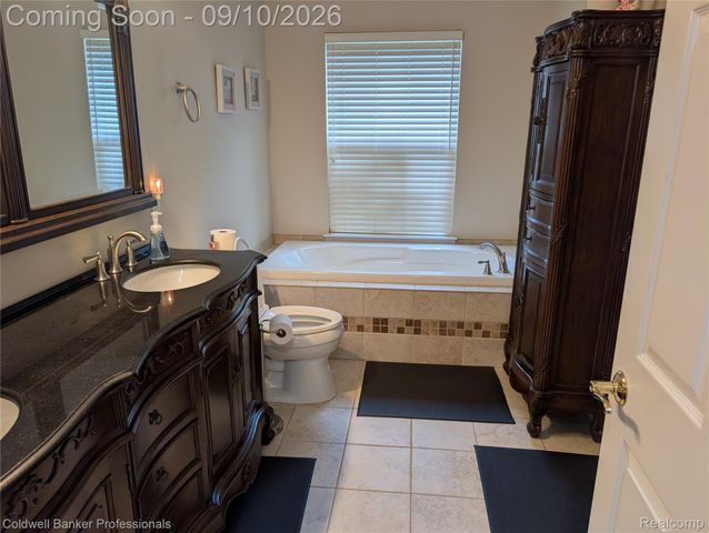 8146 Kimble Drive, Hamburg Township, MI 48169
