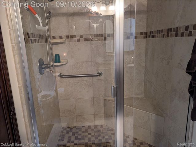 8146 Kimble Drive, Hamburg Township, MI 48169