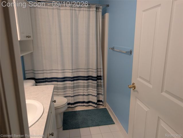 8146 Kimble Drive, Hamburg Township, MI 48169