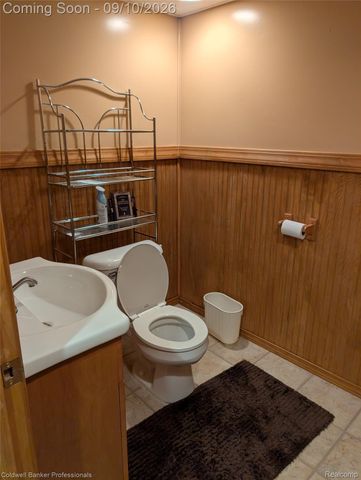 8146 Kimble Drive, Hamburg Township, MI 48169