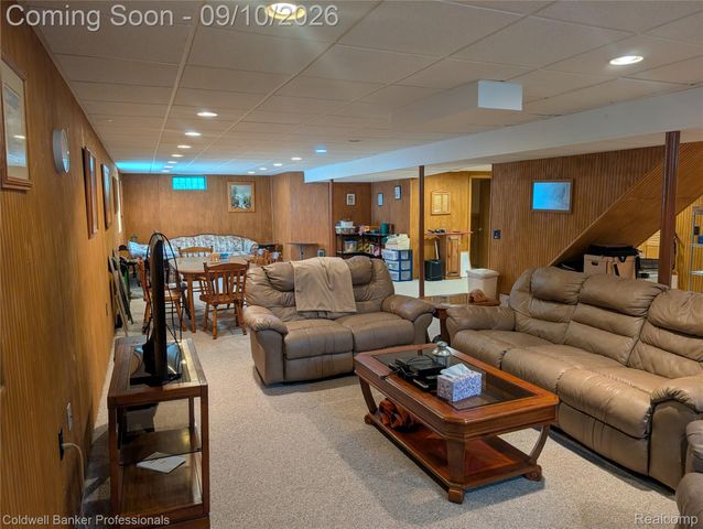 8146 Kimble Drive, Hamburg Township, MI 48169