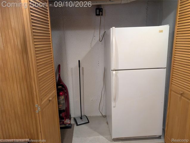 8146 Kimble Drive, Hamburg Township, MI 48169
