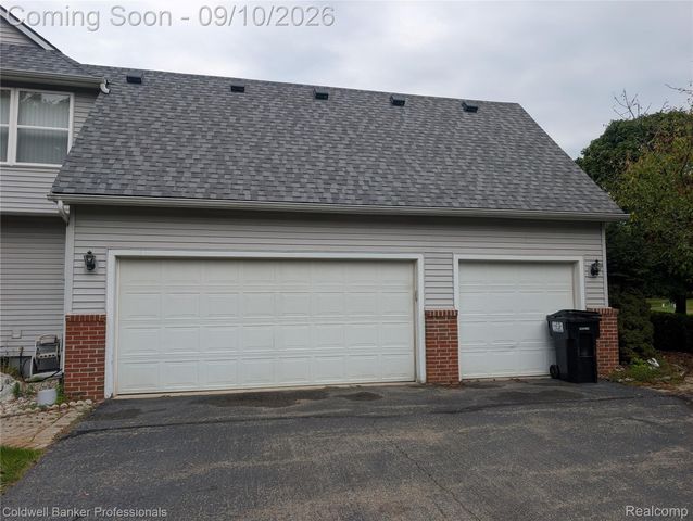 8146 Kimble Drive, Hamburg Township, MI 48169