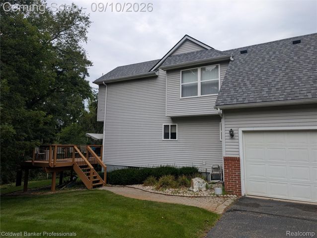 8146 Kimble Drive, Hamburg Township, MI 48169