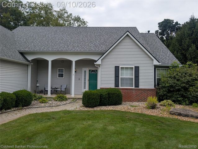8146 Kimble Drive, Hamburg Township, MI 48169