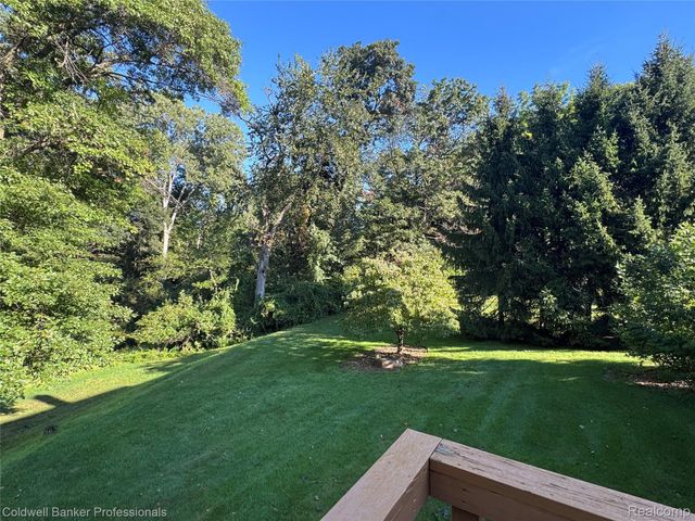8146 Kimble Drive, Hamburg Township, MI 48169