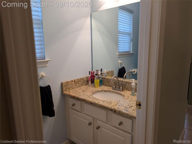 8146 Kimble Drive, Hamburg Township, MI 48169
