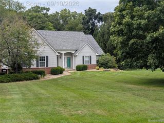 8146 Kimble Drive, Hamburg Township, MI 48169