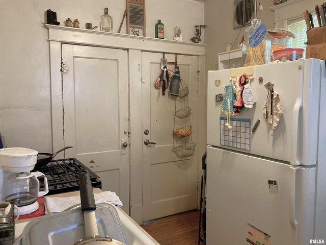 763 MULBERRY Street, Galesburg, IL 61401