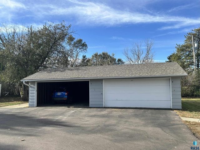 3709 S Cathy Ave Avenue, Sioux Falls, SD 57106