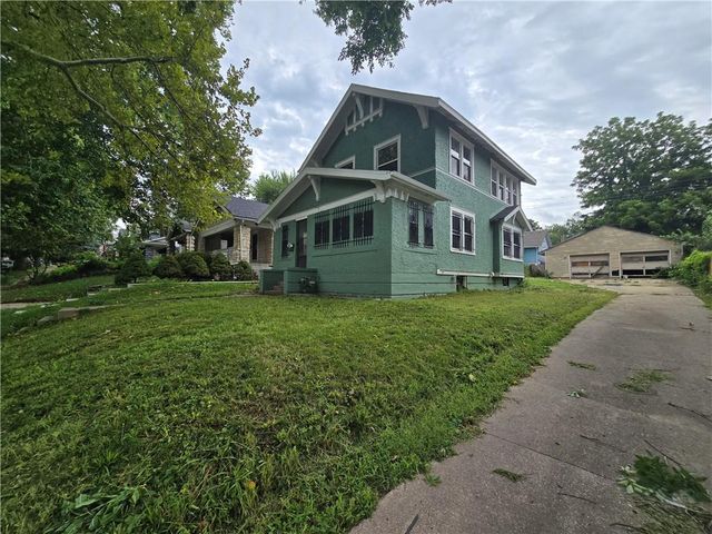 327 S Kensington Avenue, Kansas City, MO 64124